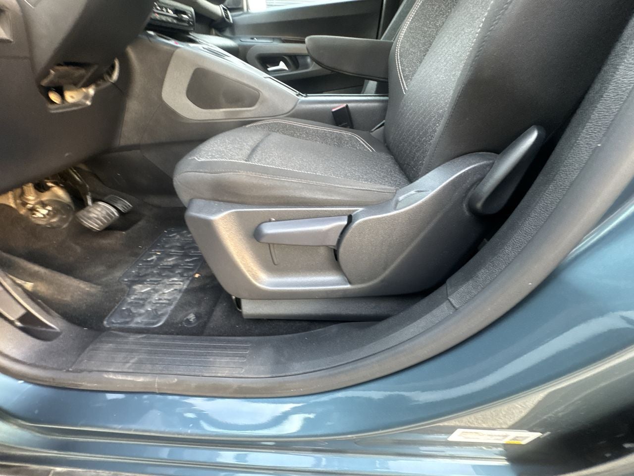 2025 Peugeot Rifter 1.2 Puretech Allure Pack At